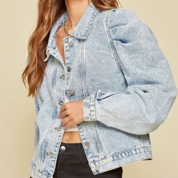 Savana Jane Woman's Light Wash Denim Jacket Sz Lr - Picture 1 of 9